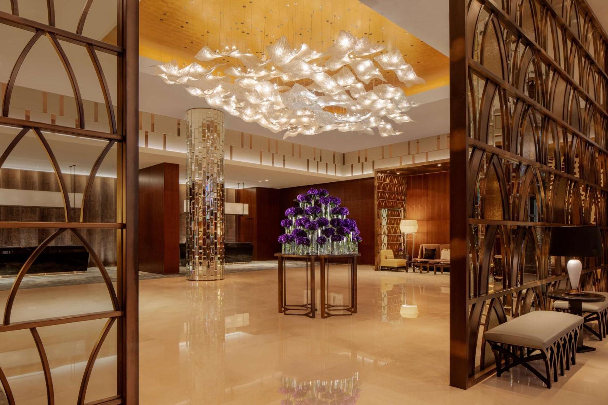 Hyatt Regency Riyadh Olaya Eksteriør billede The lobby of the hotel