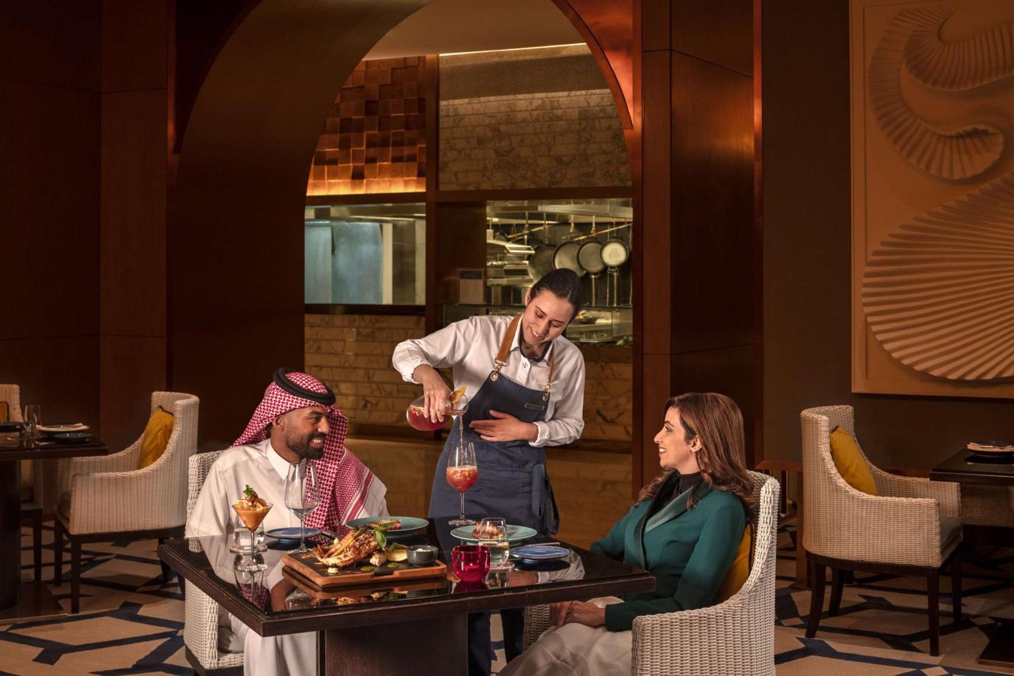 Hyatt Regency Riyadh Olaya Eksteriør billede A restaurant in Riyadh